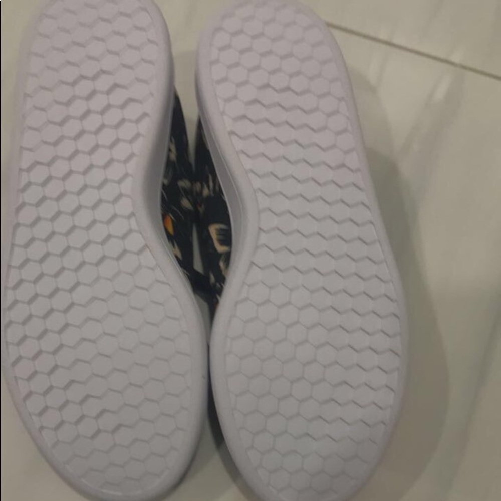 Black Adidas shoes with butterflies - Picture 4 of 4
